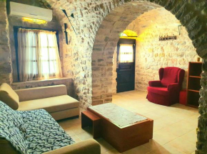Traditional medieval Holiday House In Kalamoti